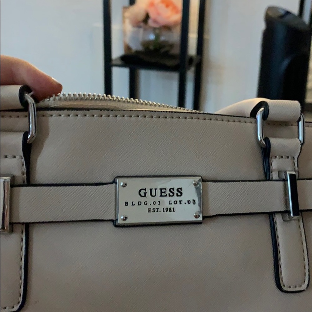 GUESS Purse - Picture 4 of 4